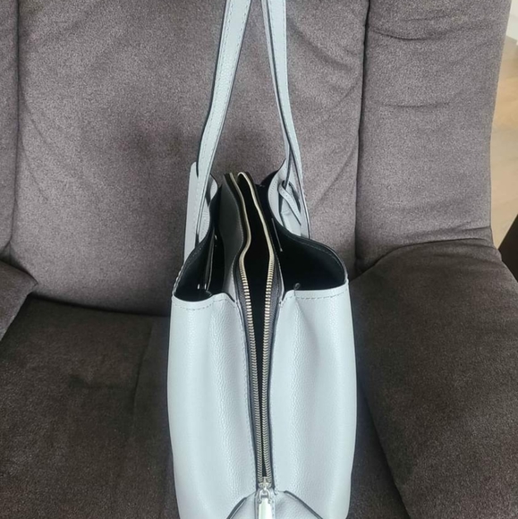 Marc Jacob Editor Leather Tote Purse - Picture 4 of 9